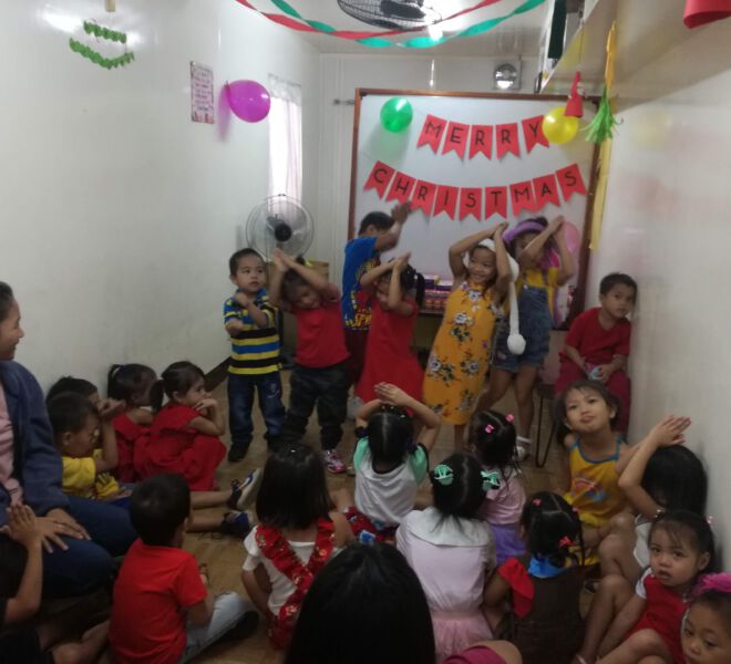 Weihnachtsfest für Kinder aus den Slums von Manila