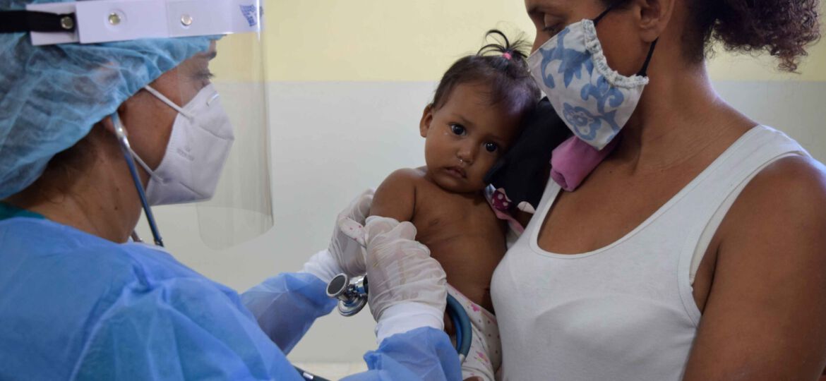 Medizin-fuer-Muetter-und-Kinder-durch-Salvatorianische-Klinik-in-Venezuela